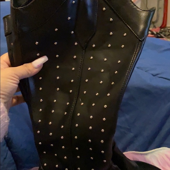 Boots - Picture 4 of 6